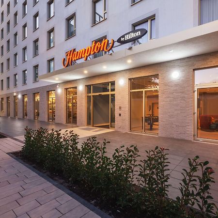 Hotel Hampton By Hilton Kostnice Exteriér fotografie